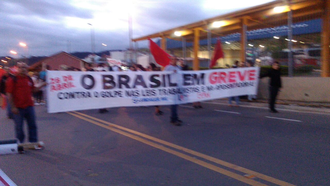 Dia hist�rico com grande ades�o
� Greve Geral na capital e no interior
