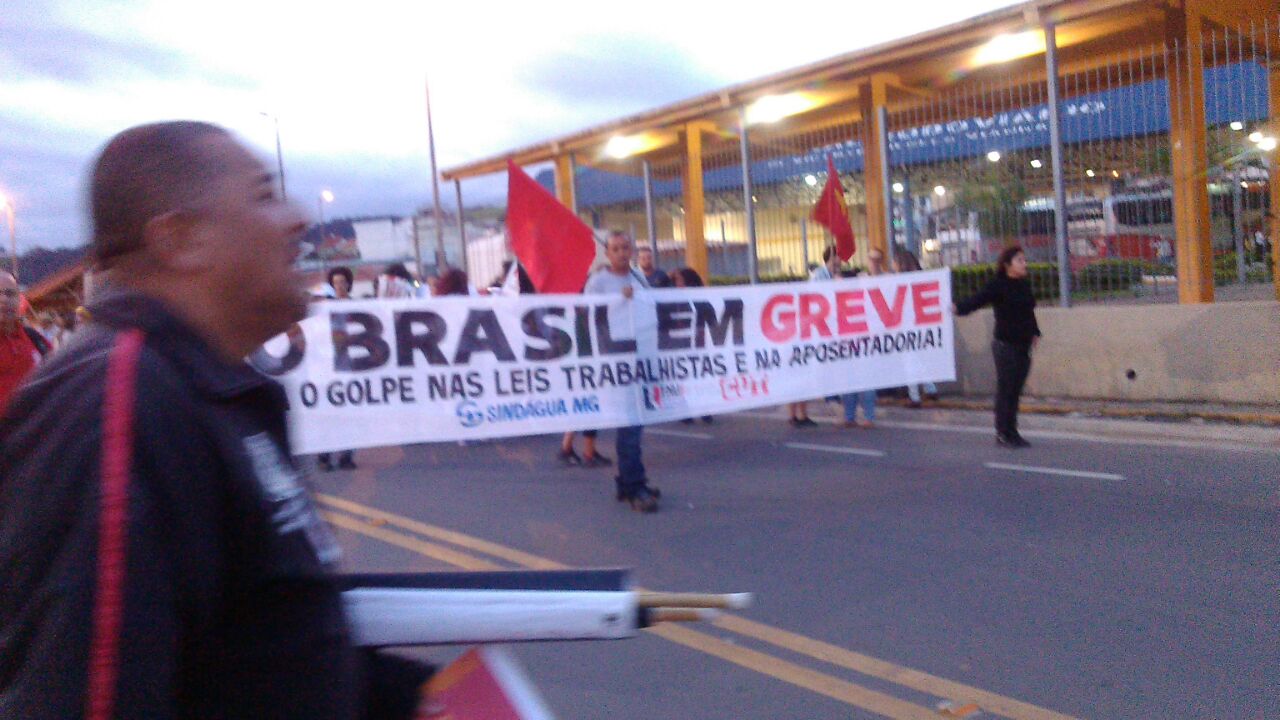 Dia hist�rico com grande ades�o
� Greve Geral na capital e no interior
