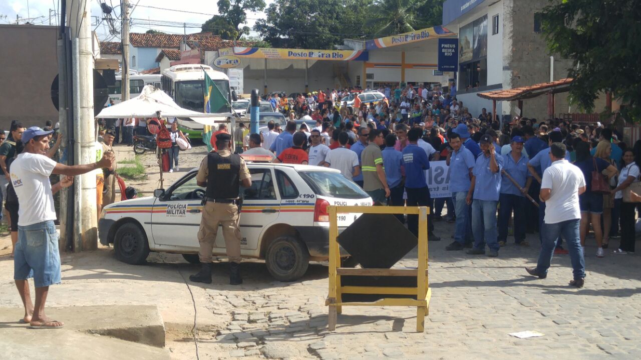 Dia hist�rico com grande ades�o
� Greve Geral na capital e no interior
