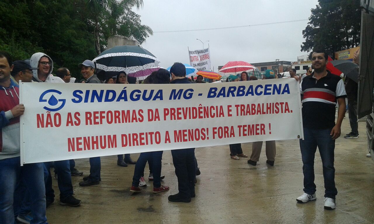 Dia hist�rico com grande ades�o
� Greve Geral na capital e no interior
