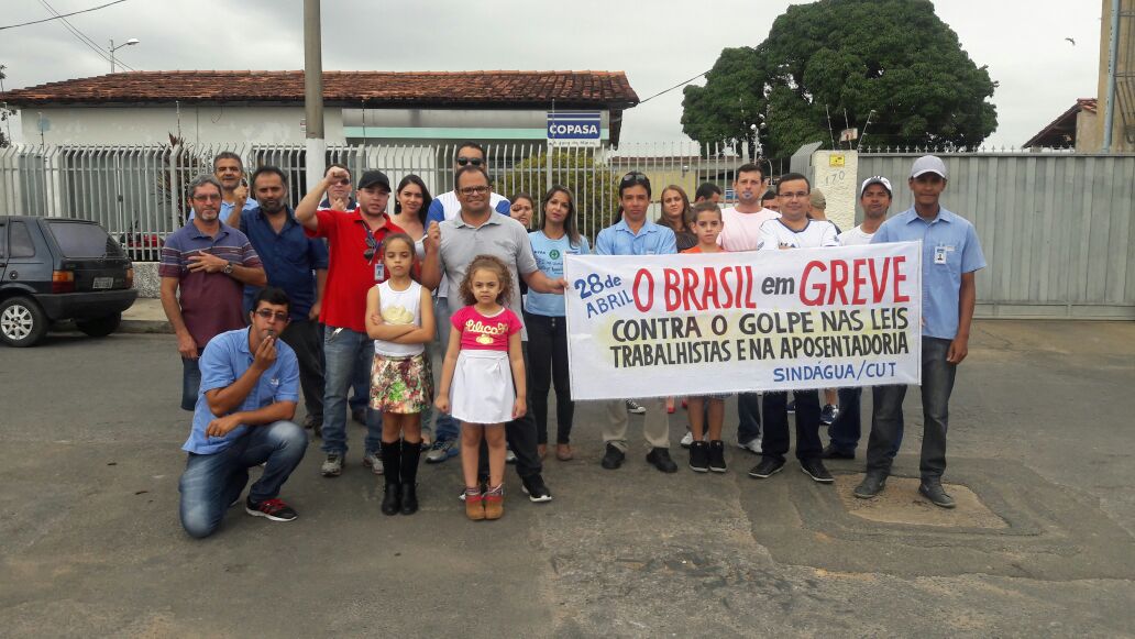 Dia hist�rico com grande ades�o
� Greve Geral na capital e no interior
