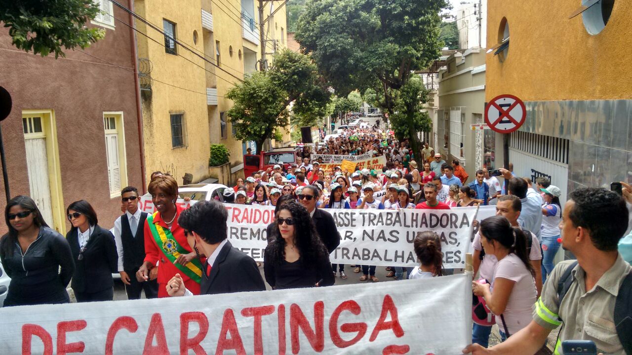 Dia hist�rico com grande ades�o
� Greve Geral na capital e no interior
