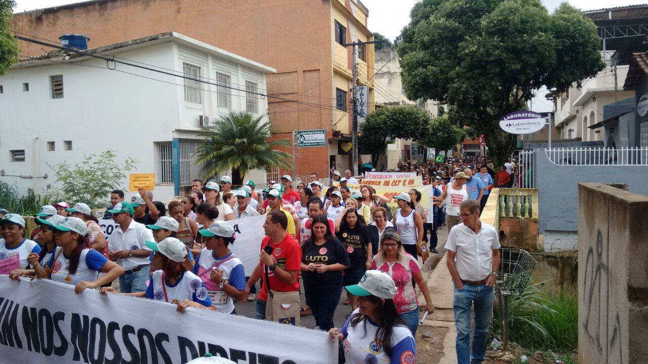 Dia hist�rico com grande ades�o
� Greve Geral na capital e no interior
