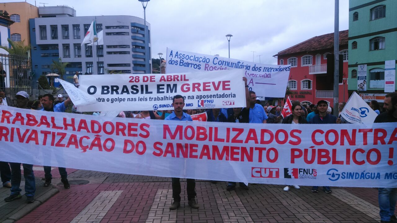 Dia hist�rico com grande ades�o
� Greve Geral na capital e no interior

