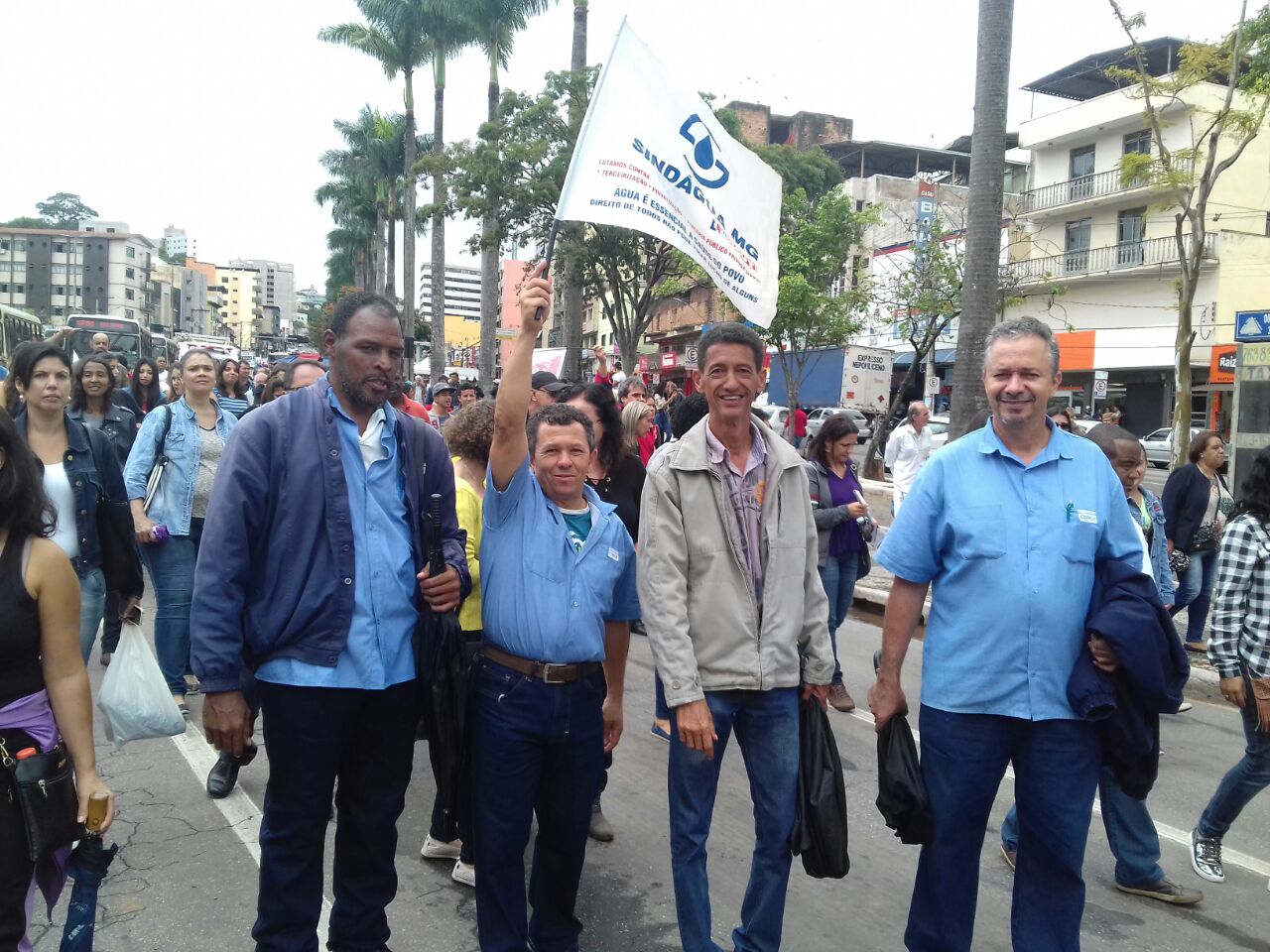 Dia hist�rico com grande ades�o
� Greve Geral na capital e no interior
