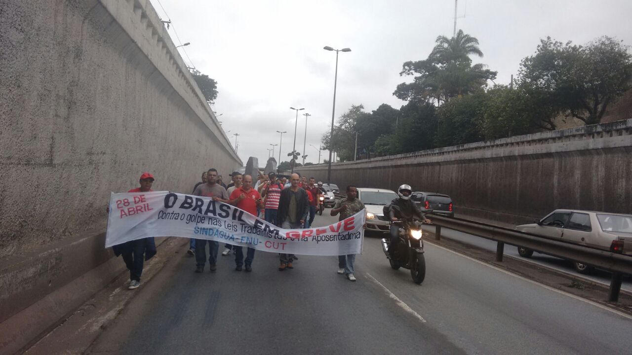 Dia hist�rico com grande ades�o
� Greve Geral na capital e no interior

