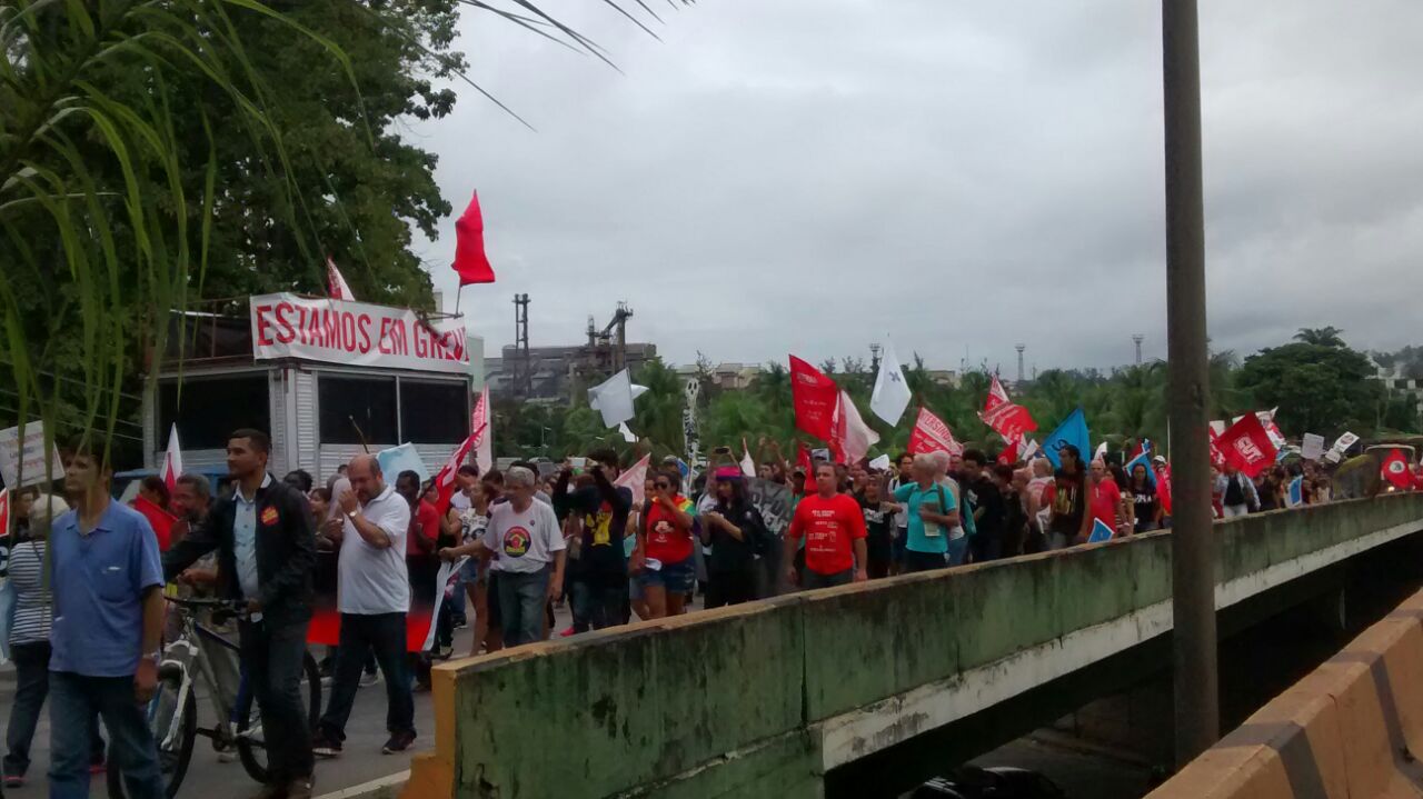 Dia hist�rico com grande ades�o
� Greve Geral na capital e no interior
