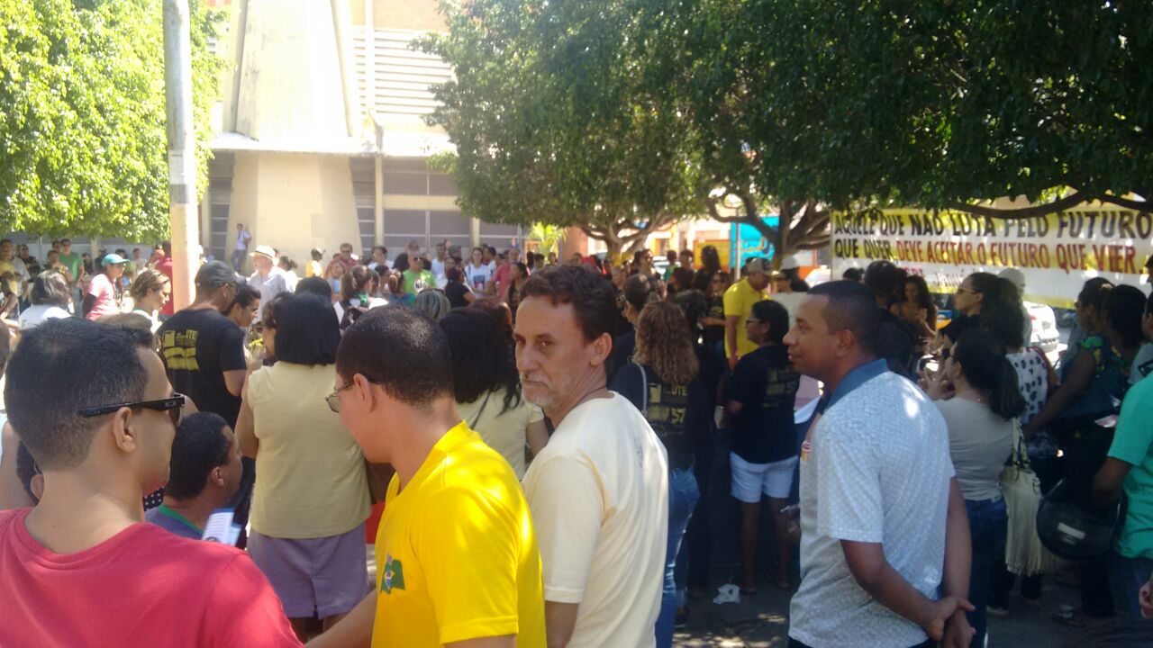 Dia hist�rico com grande ades�o
� Greve Geral na capital e no interior
