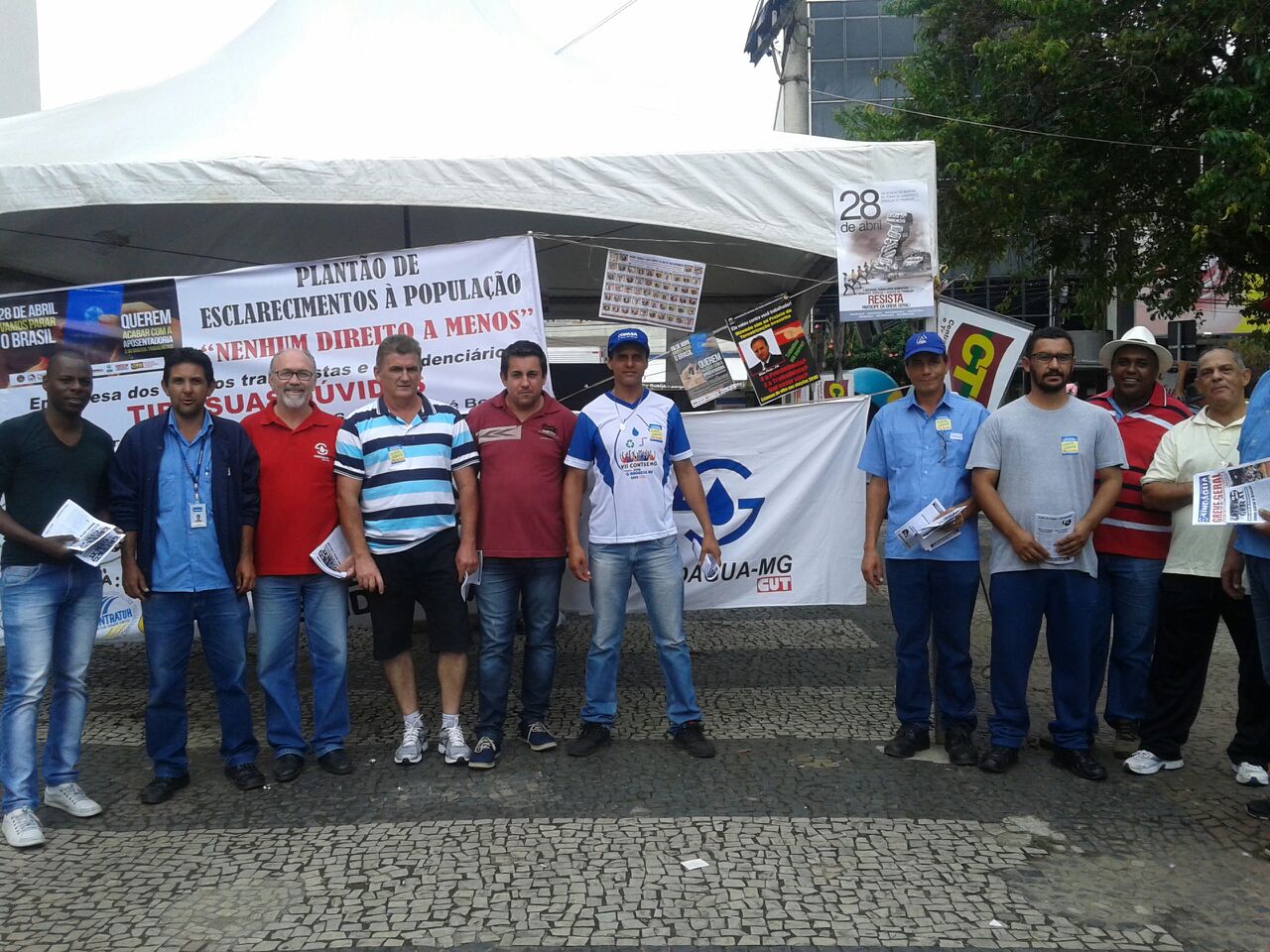 Dia hist�rico com grande ades�o
� Greve Geral na capital e no interior

