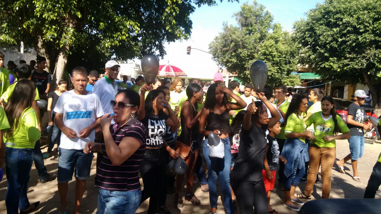 Dia hist�rico com grande ades�o
� Greve Geral na capital e no interior
