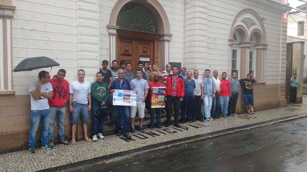 Dia hist�rico com grande ades�o
� Greve Geral na capital e no interior
